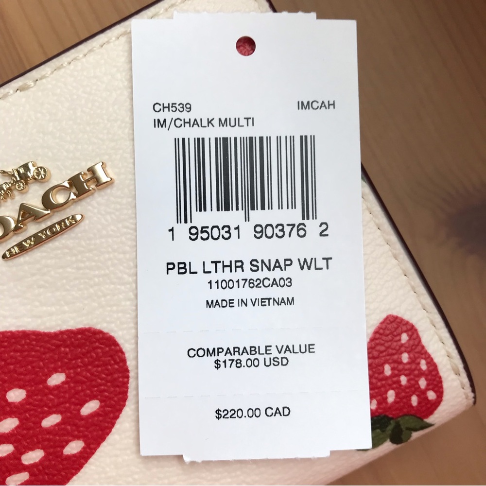 🍓 Coach Snap Wallet With Wild Strawberry Print Gold/Chalk Multi - Picture 11 of 13